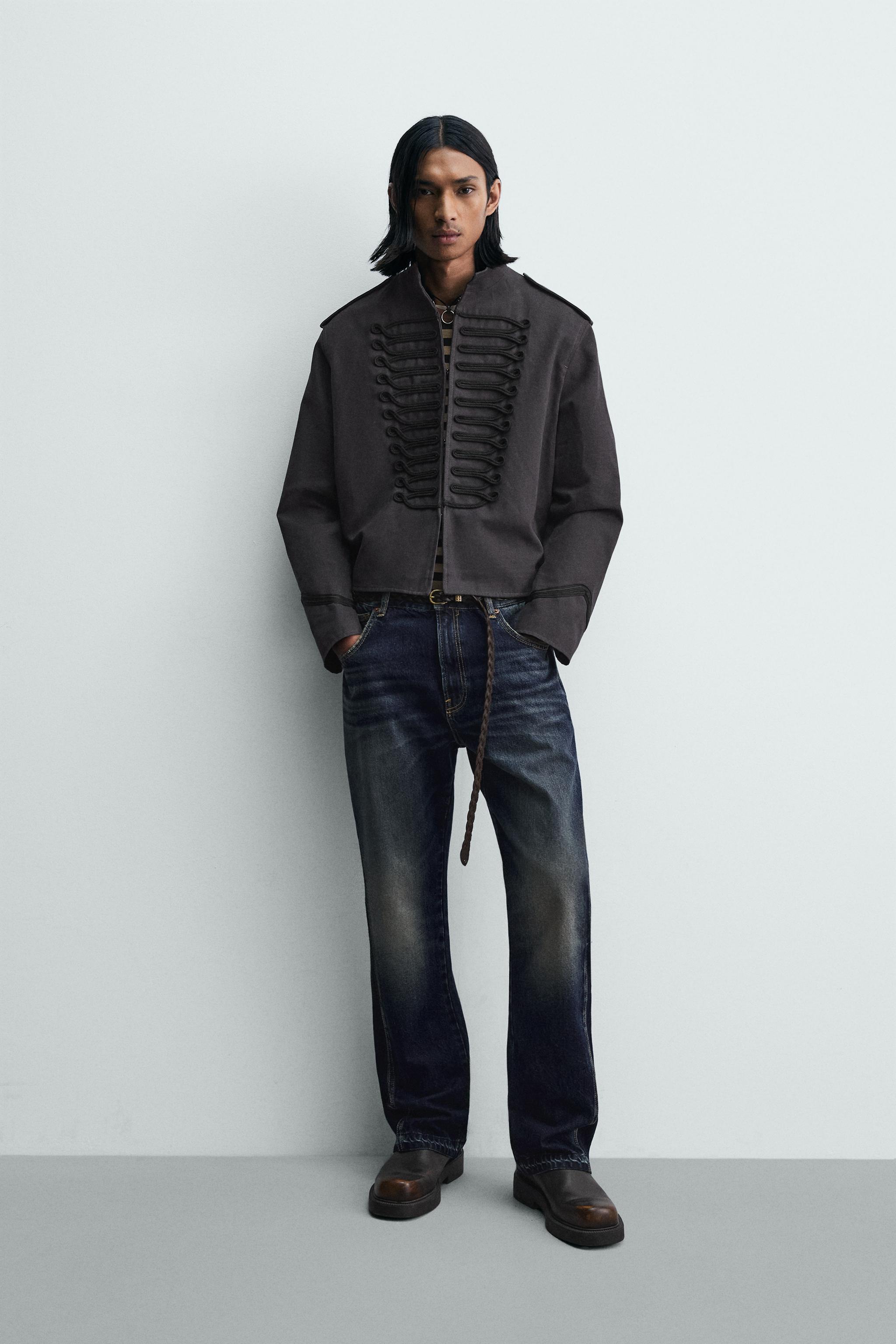 VESTE COURTE AJUSTÉE À BRANDENBOURGS EN CONTRASTE